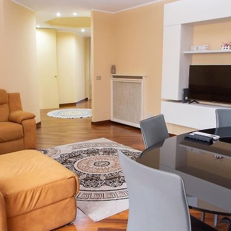 Appartamento Grazioso Con Parcheggio Privato 皮亚琴察 外观 照片