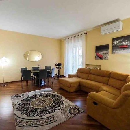 Appartamento Grazioso Con Parcheggio Privato 皮亚琴察 外观 照片