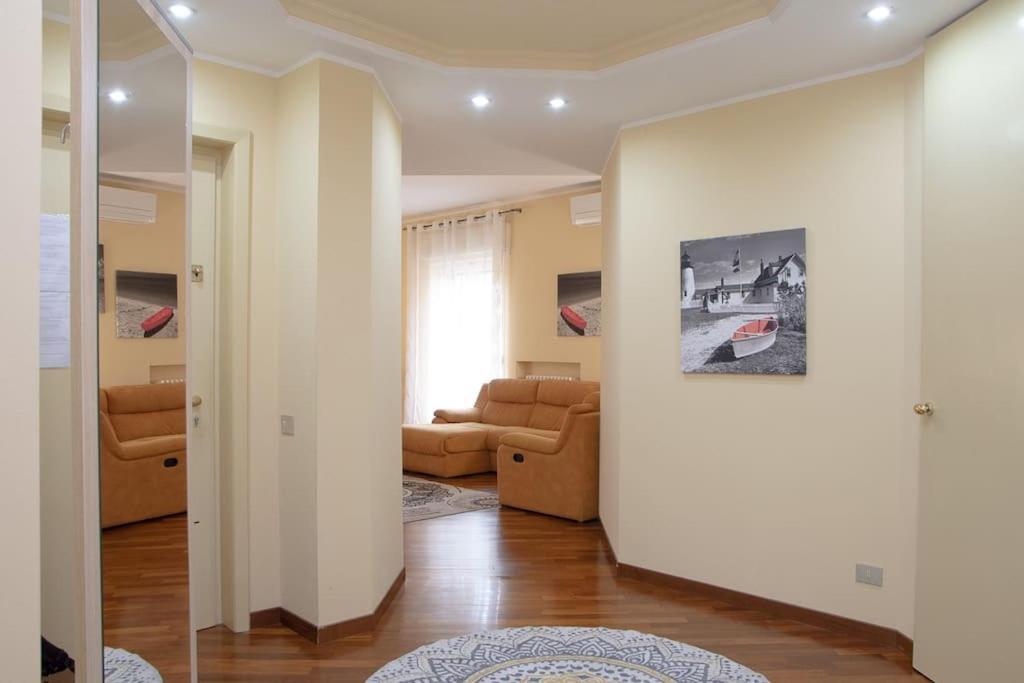 Appartamento Grazioso Con Parcheggio Privato 皮亚琴察 外观 照片