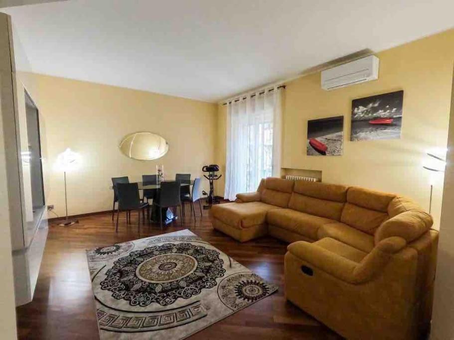 Appartamento Grazioso Con Parcheggio Privato 皮亚琴察 外观 照片